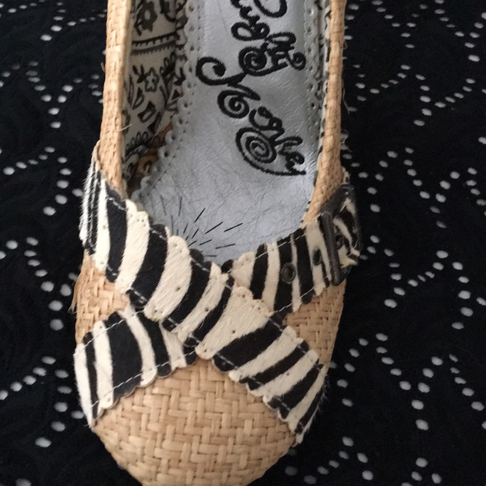 Naughty monkey zebra basket woven shoes - Picture 2 of 3